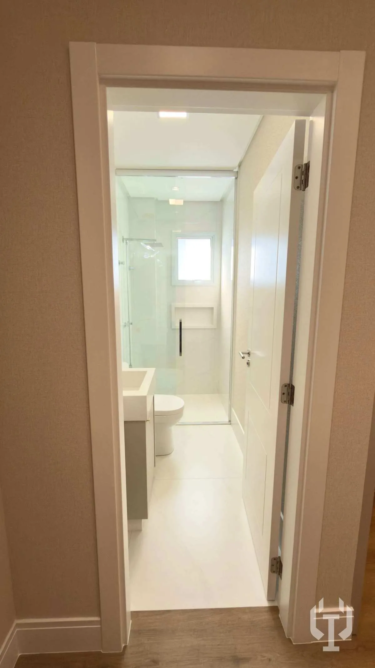 Imagem Apartamento San Lorenzo Dallo à venda, com 4 suítes, 4 vagas e finamente mobiliado no centro de Itapema