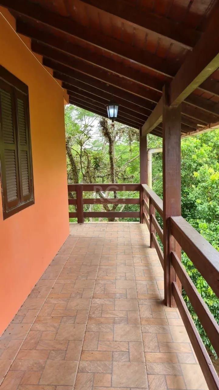 Imagem Sobrado para Venda - 200m², 3 dormitórios, sendo 1 suites, 3 vagas - Belém Novo