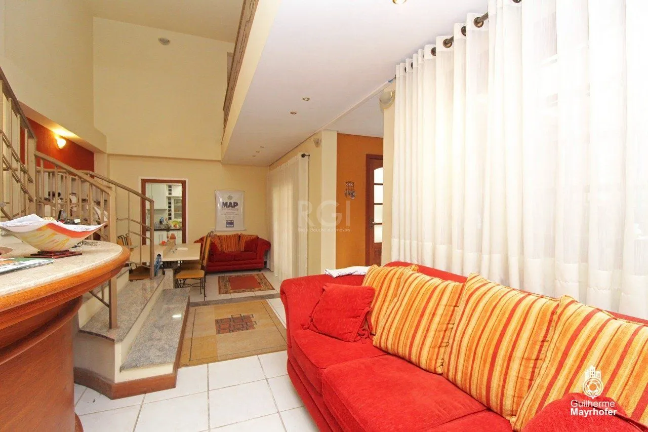 Imagem Casa para Venda - 347m², 5 dormitórios, sendo 2 suites, 3 vagas - São João