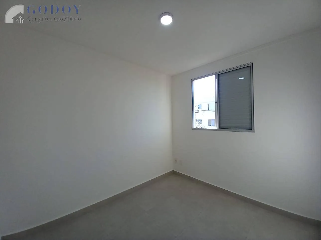 Imagem Amplo Apartamento ótima localização com Piso Porcelanato