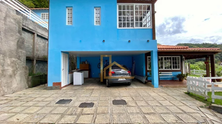 Imagem Casa com 5 dormitórios sendo 2 suítes à venda, 220 m² por R$ 990.000 - Golfe - Teresópolis/RJ