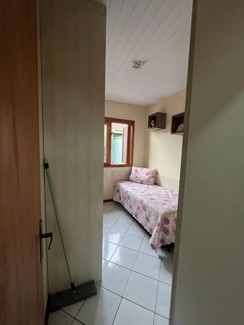 Imagem Impecável Casa Mobiliada com 3 Dormitórios localizada no loteamento Moradas do sul