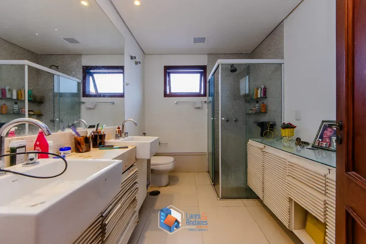 Imagem Casa em condomínio para venda e locação em Tremembé com 4 quartos, sendo 4 suítes, 557m²