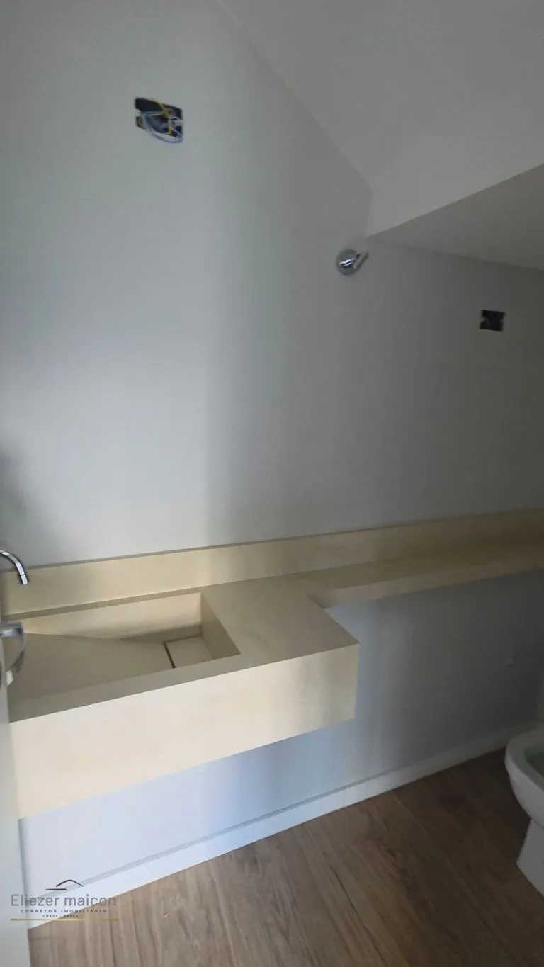 Imagem Sobrado à Venda com 3 quartos no bairro Belvedere, em Poços de Caldas - MG