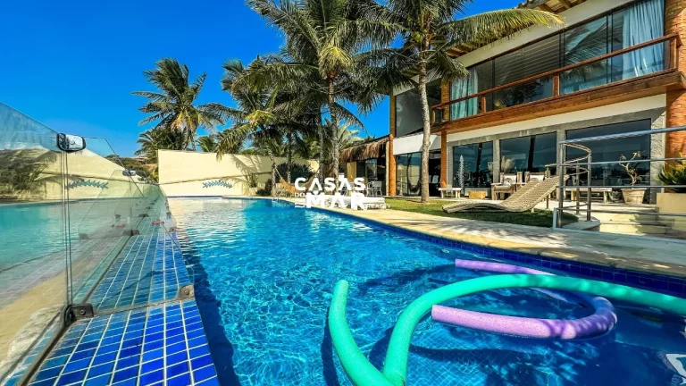 Imagem Imperdível casa frente mar à venda em Búzios-RJ, bairro Ferradura: 6 quartos, 6 suítes, 3 salas, 9 banheiros, 7 vagas, 880m².