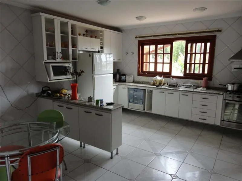 Imagem Imperdível oportunidade: Casa à venda em Valinhos-SP, Jardim Europa, 3 quartos, 1 suíte, 2 salas, 4 banheiros, 2 vagas, 330m².