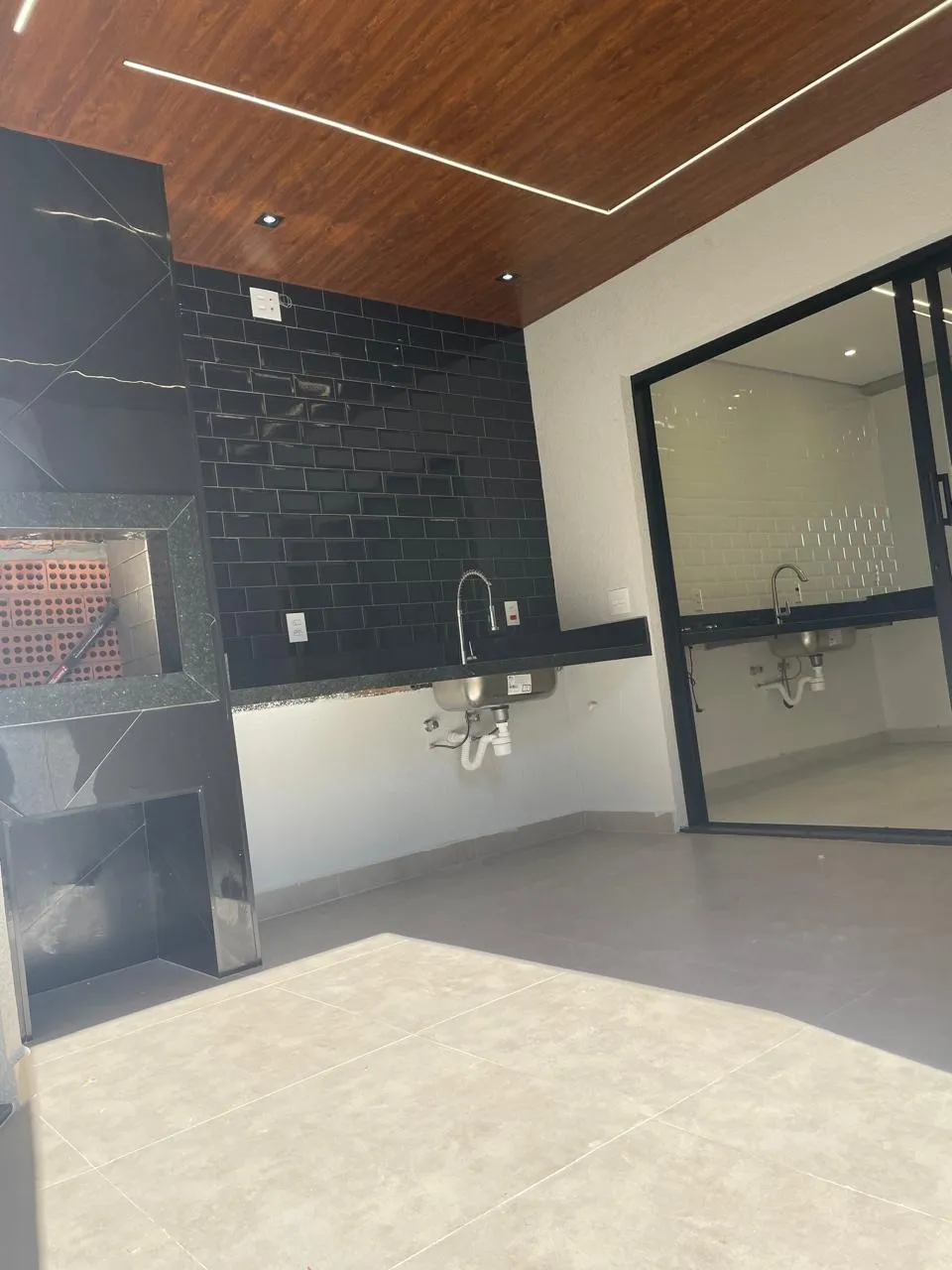 Imagem "Linda Casa no Condomínio Horto Floresta Villagio"