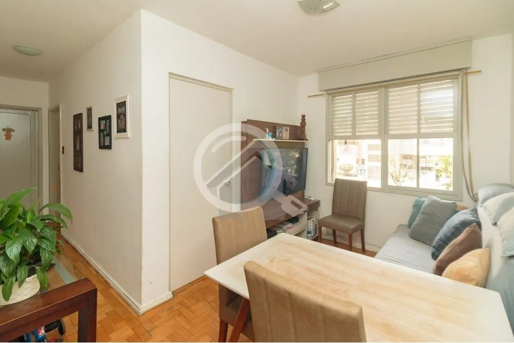 Apresentamos um incrível apartamento à venda, situado em um condomínio fechado localizado entre a...