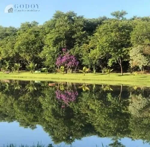 Imagem Terreno de Esquina - 548 m² com Vista Permanente para Bosque e Lago