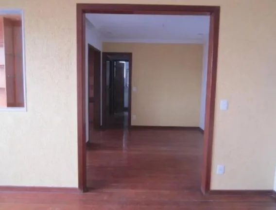 Imagem O  apartamento  encontra-se  em  muito  bom  estado,  com  boa iluminação  e ventilação; tendo  vista  definitiva  e  privilegiada.
