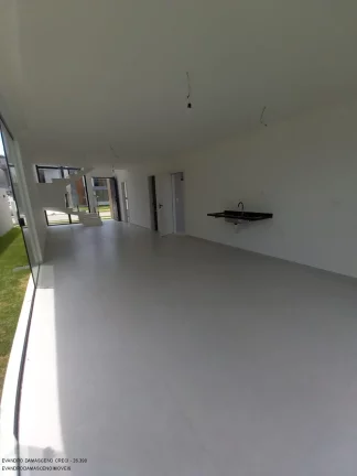 Imagem Casa de luxo em condomínio à venda em Camaçari-BA, Vila de Abrantes: 4 quartos, 4 suítes, 2 salas, 1 banheiro, 3 vagas, 148m².