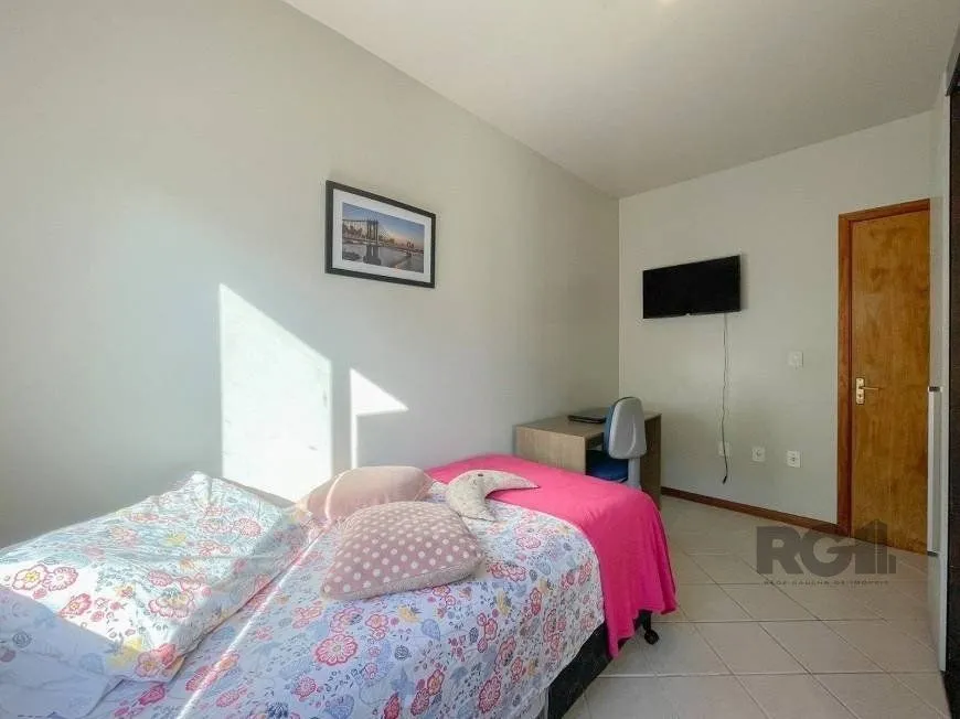 Imagem Excelente casa de 121m² com 3 dormitórios e 2 vagas.