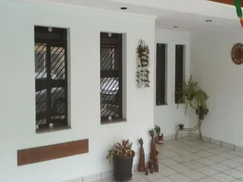 Imagem VENDA DE CASA ASSOBRADADA EM GUARULHOS A/T140m² A/C200m²,distribuídos em 4 dormitorios sendo 1 suite (todos com armários ),sala 3 ambientes ,cozinha p