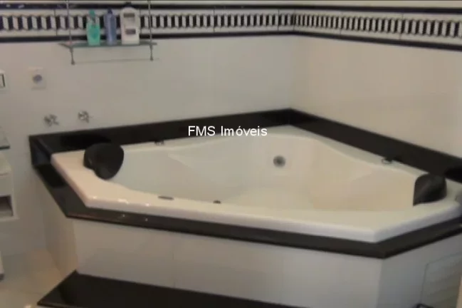 Imagem Luxuoso apartamento à venda em São Paulo-SP, no Pacaembu, com 4 quartos, 4 suítes, 6 salas, 6 banheiros, 4 vagas e 390m².
