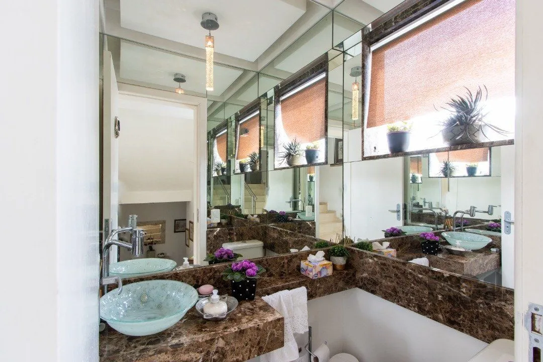 Imagem Casa em condominio . com 6 suites, sendo 3 suítes master com closet e hidro.