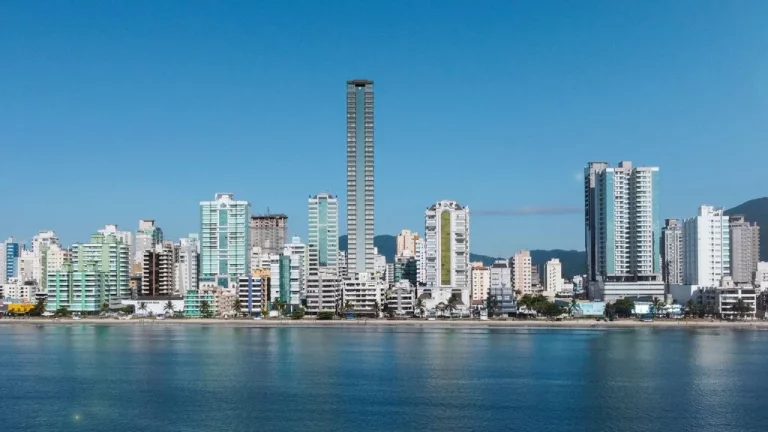 Imagem Apartamento à venda em Itapema, Meia Praia, com 4 quartos, 190m2