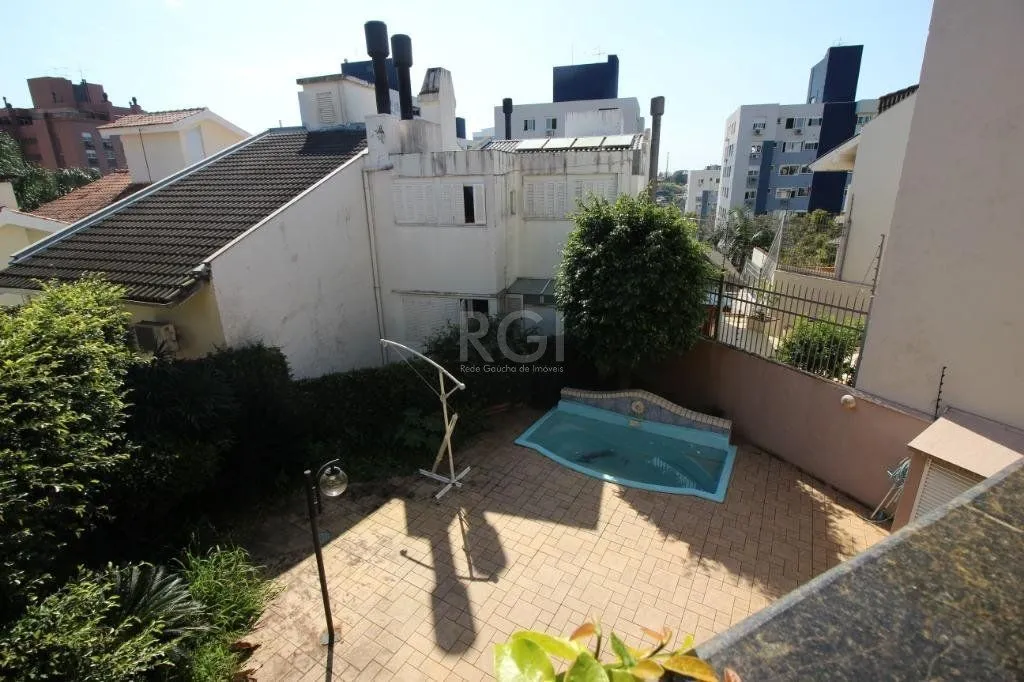 Imagem Casa para comprar com 4 dormitórios, 330m² - Chácara das Pedras - Porto Alegre