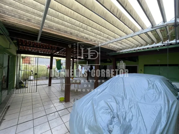 Imagem Casa Amarela - Residência Ampla e Bem Localizada