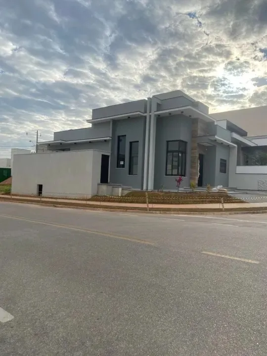 Imagem Casa térrea em um lote de esquina no condomínio Horto Florestal Villagio.