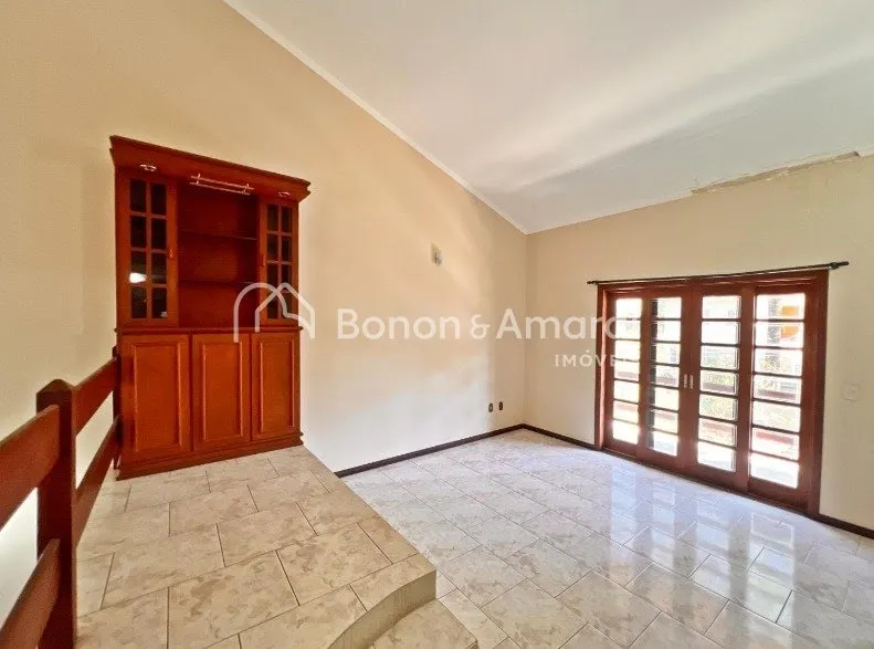 Imagem "Casa Sobrado de Alto Padrão à Venda no Condomínio Chácara Flora em Valinhos"
