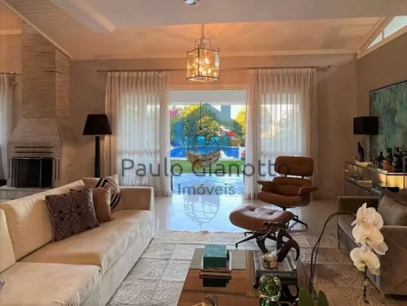Imagem Casa espetacular à venda no Centro da Granja Viana