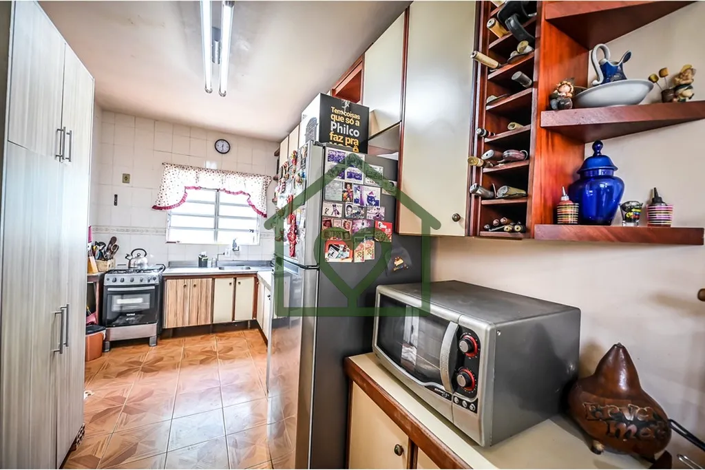 Imagem Prepare-se para se apaixonar por esta encantadora casa de condomínio, localizada no charmoso bairro...