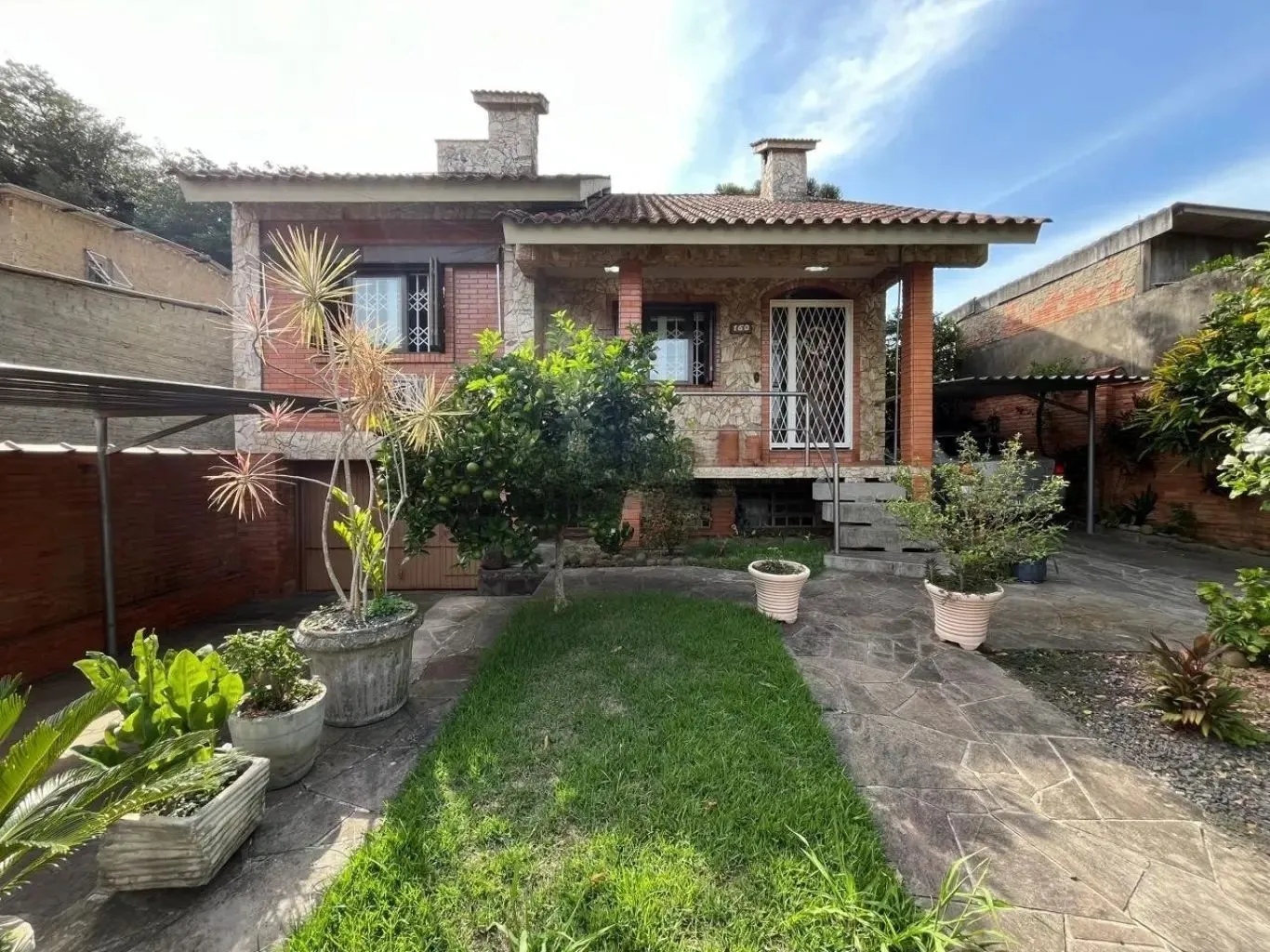 Imagem Casa com 4 quartos e 2 lareiras no bairro Belém Velho