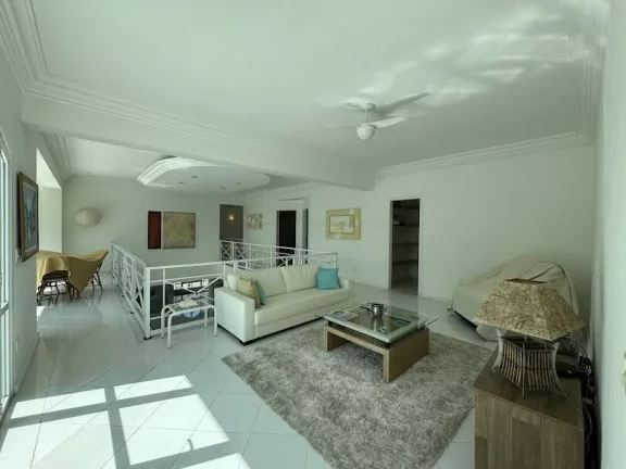 Imagem Casa cinematográfica em Condomínio Náutico