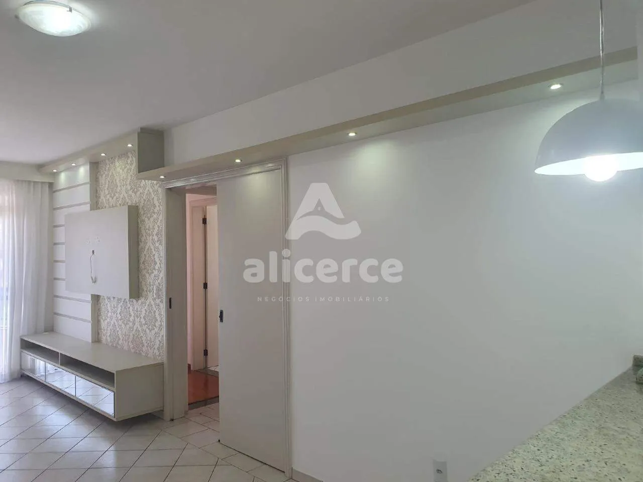Imagem Apartamento à venda com 2 quartos 1 suíte, 76m² em Centro Florianópolis