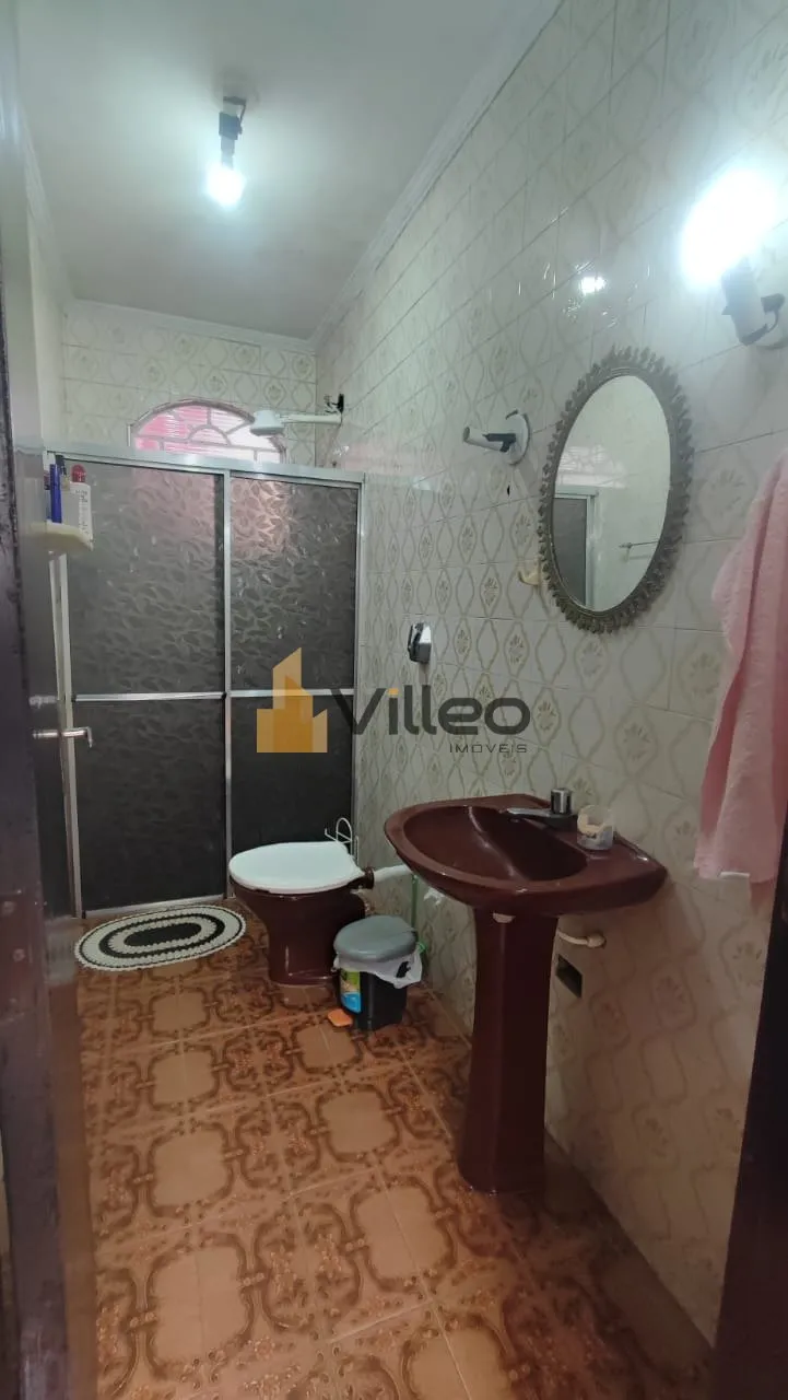 Imagem Descubra esta ampla e aconchegante residência localizada em um dos bairros mais desejados da cidade...