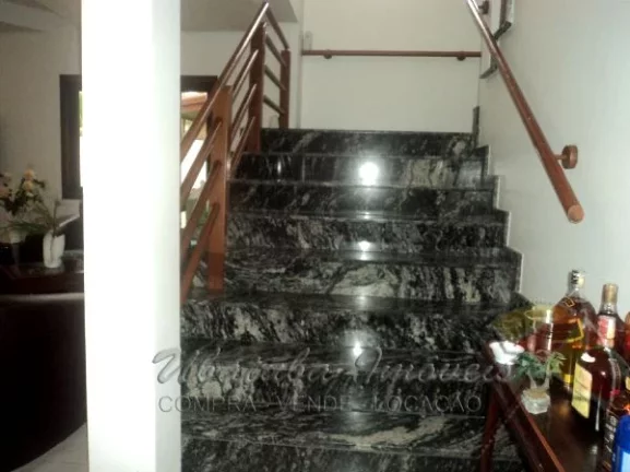 Imagem Casa Alto padrão - Cond. c/ lazer - Bairro Horto