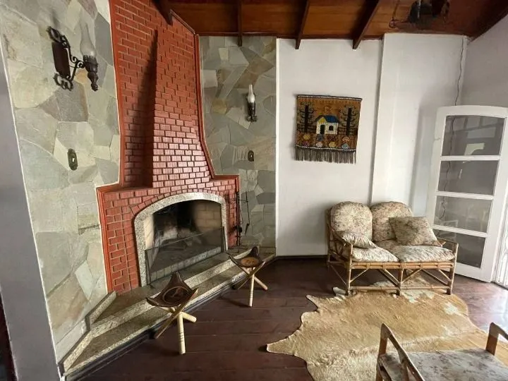 Imagem Vendo Sobrado Residencial com 4 Quartos e Suíte