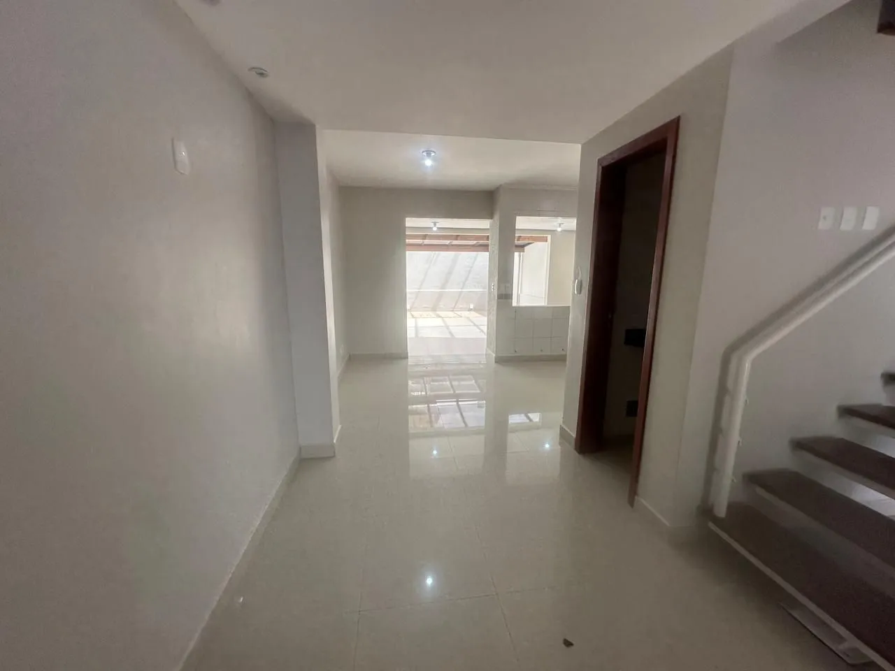 Imagem Vende-se casa com 4 suítes, 184m² e 4 vagas - Chácara das Pedras