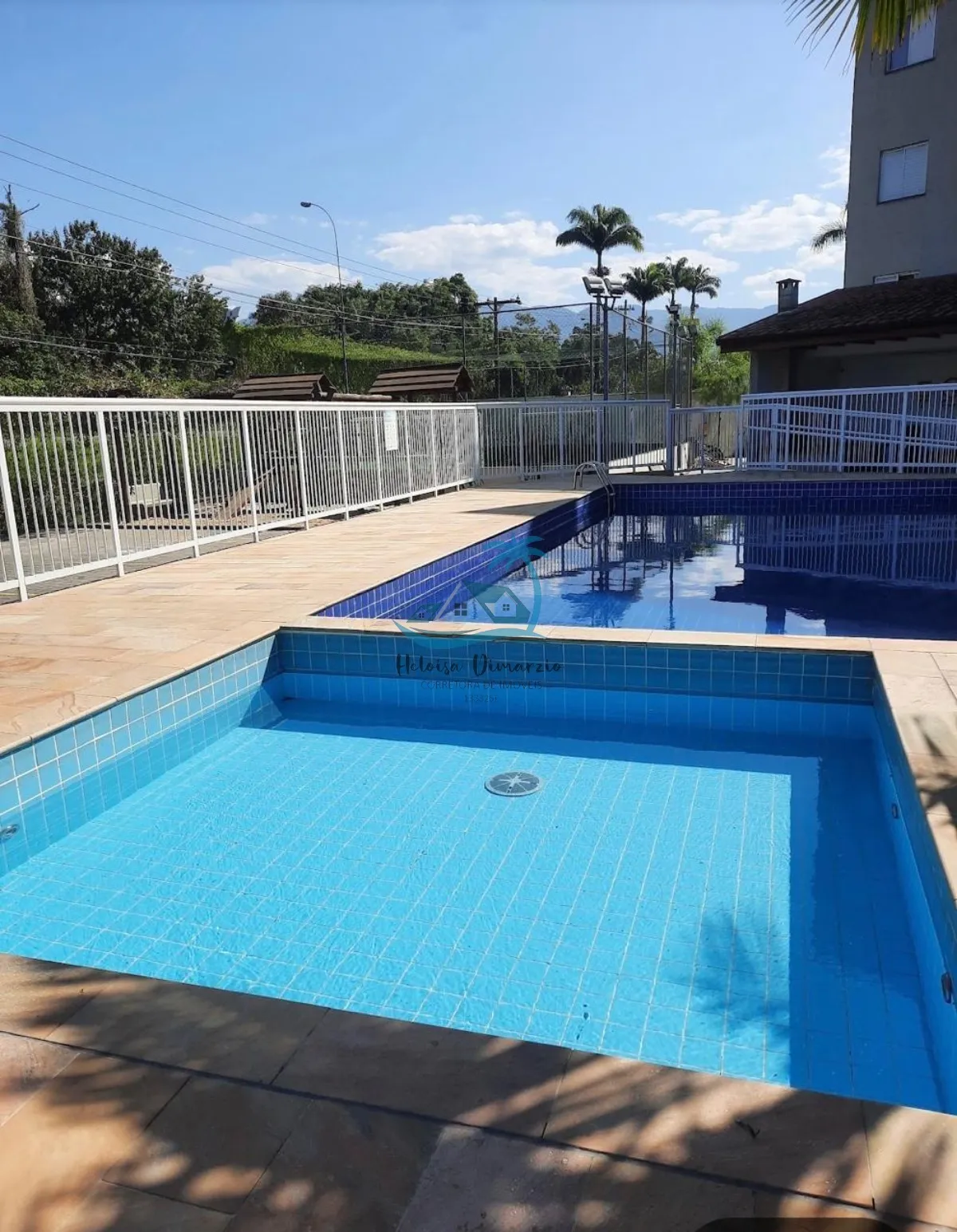 Foto do imóvel Apartamento mobiliado com 2 dormitórios a venda em Ubatuba.