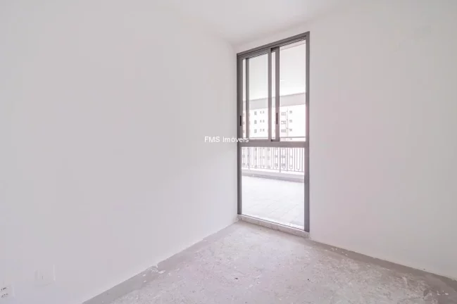 Imagem Apartamento à venda na Vila Mariana com 4 quartos sendo 2 suítes, 2 vagas de garagem.