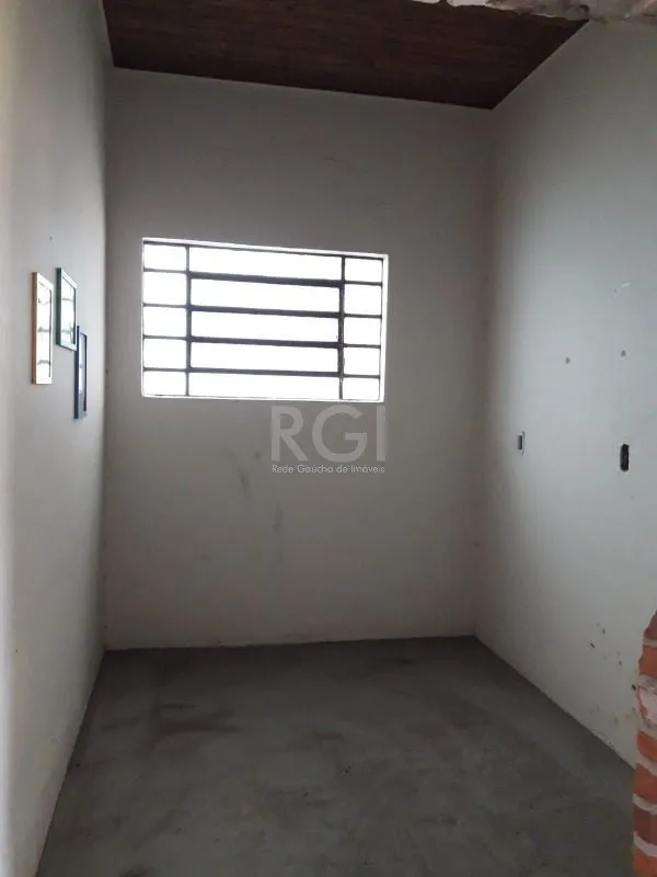 Imagem na Assis Brasil, Casa para Venda - 220m², 3 dormitórios, 2 vagas - Passo da Areia