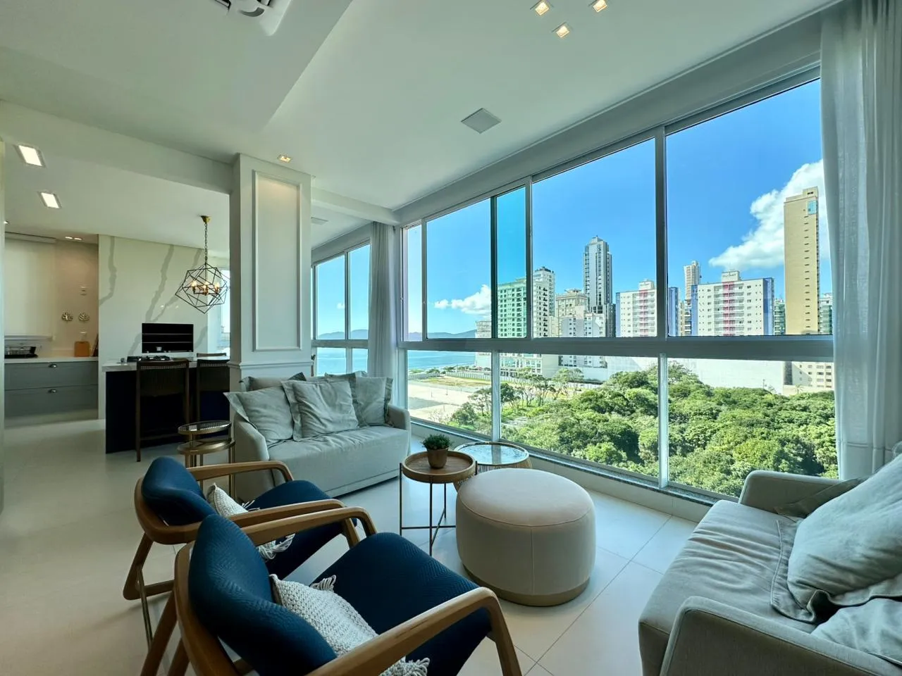 Imagem Apartamento com vista para o mar à venda com 190m2 por R$ 4.500.000,00