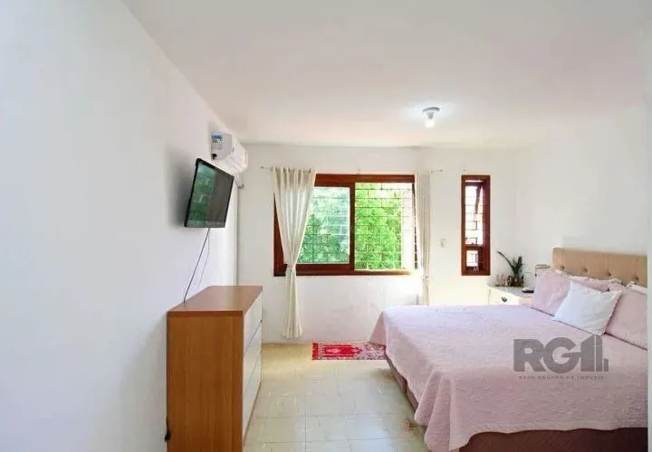 Imagem casa - 4 dorms. - 2 vagas - 200 m² - Partenon