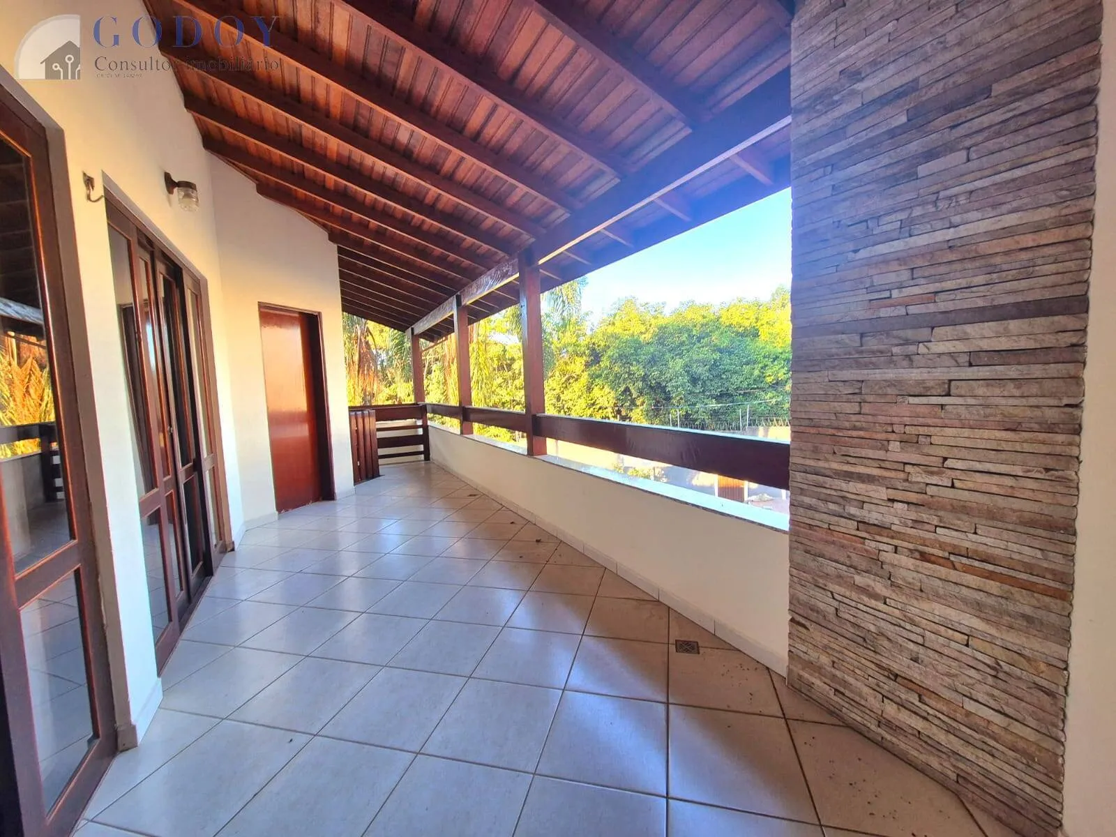 Imagem Seu Novo Lar no Colonial Village - Piscina e Quintal Amplo