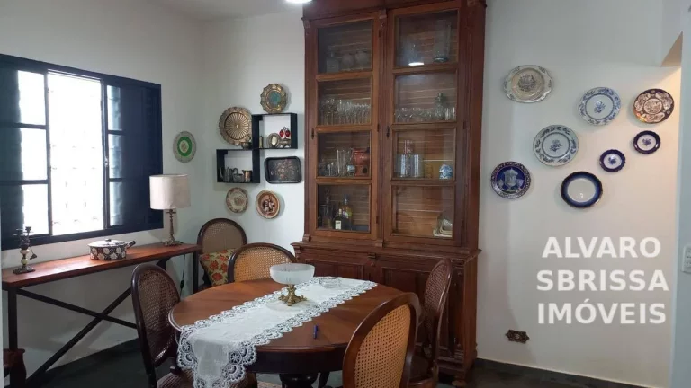 Imagem Casa Espaçosa com 3 Quartos, Suíte, Churrasqueira e Garagem para 4 Carros – Conforto e Praticidade para Sua Família!