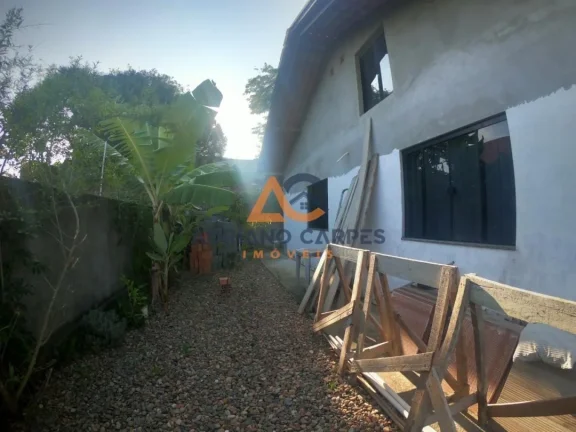 Imagem Adriano Carpes Imóveis vende - Casa com dois dormitórios, sendo uma suíte, com piscina no Bairro Nossa Senhora de Fatima em Penha -SC