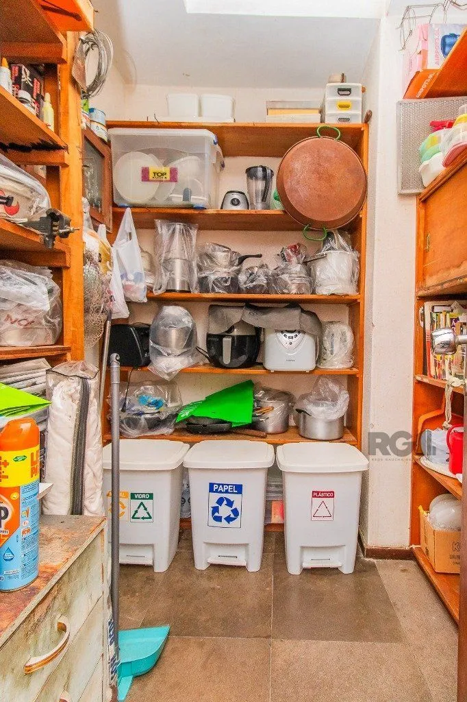 Imagem Casa para Venda - 400m², 3 dormitórios, sendo 1 suites, 4 vagas - Menino Deus