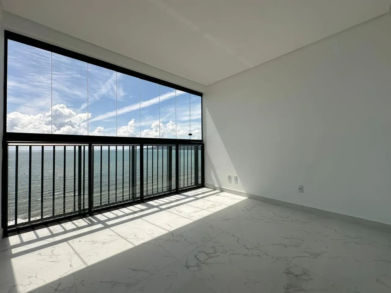 Imagem Apartamento com vista para o mar à venda com 102m2 por R$ 3.900.000,00