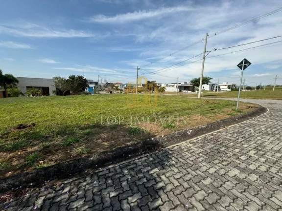 Imagem maravilhoso terreno de esquina quinhentos e oitenta metros em condomínio fechado