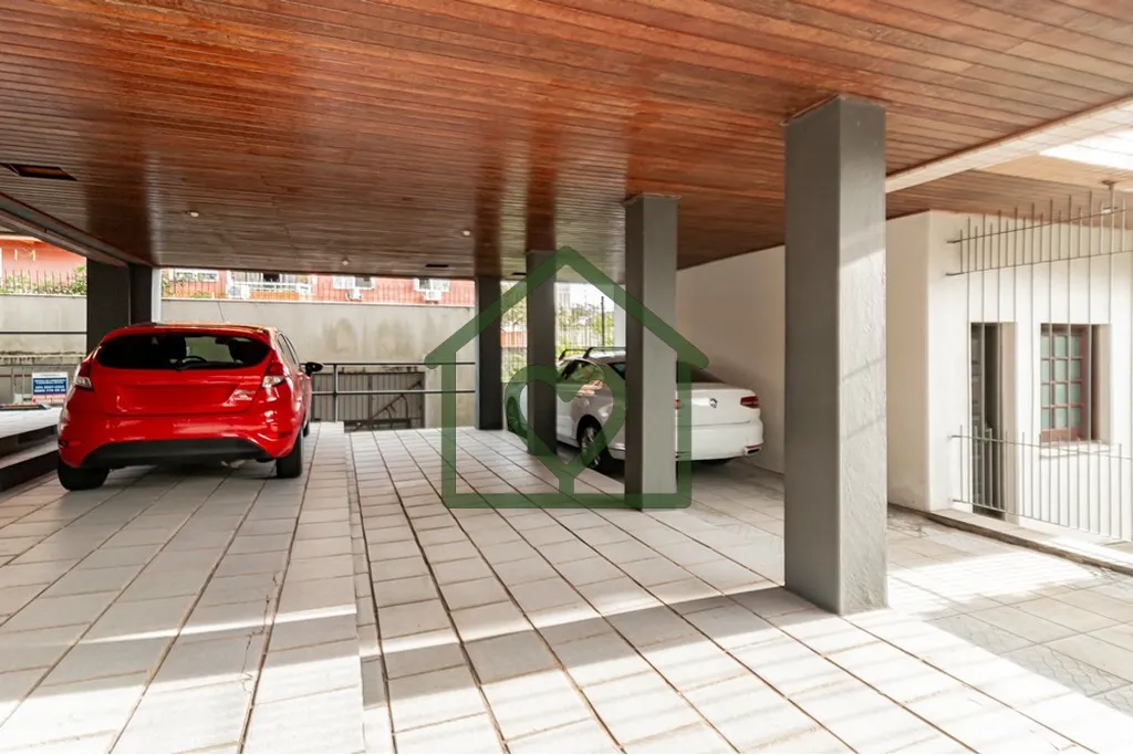 Imagem Apartamento reformado com 92m2 e vista panorâmica composto por três dormitórios sendo uma suíte ...