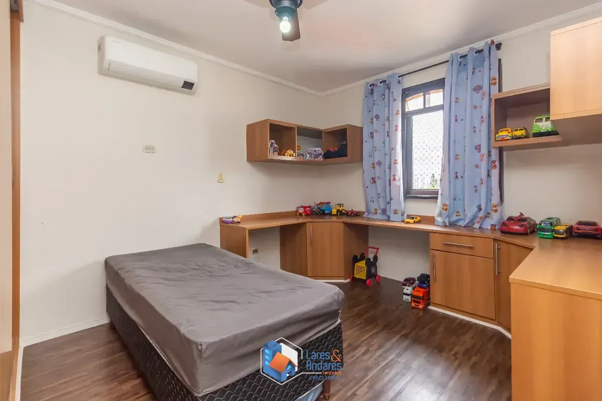 Imagem Casa para venda em Parque São Domingos com 3 quartos, sendo 3 suítes, 222m²