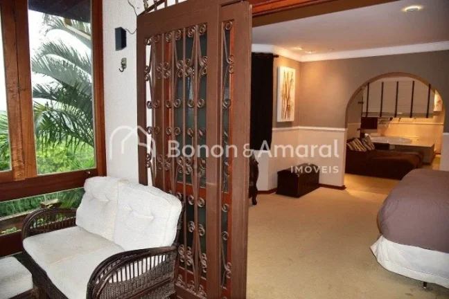 Imagem Sofisticação e privacidade em cada detalhe

Esta esplêndida residência oferece ambientes elegant...