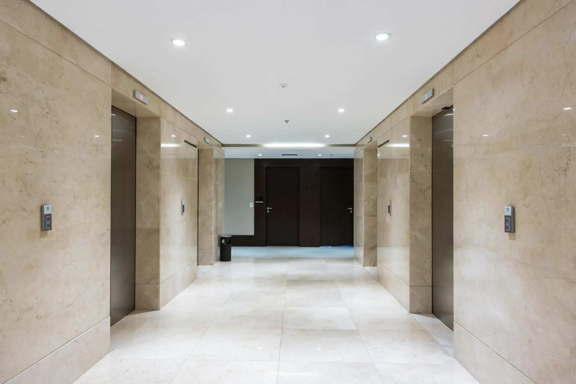 Imagem Sala Comercial no Ed. Cristal Tower junto ao Barra Shopping no Bairro Cristal