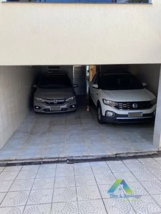 Imagem SANTO ANDRÉ Casa 200M², 3 dormitórios, varanda gourmet, 4 vagas de garagem, ótima localização e valor !!!