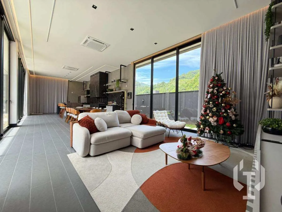 Imagem Casa de condomínio à venda, no Chácara Flora em Itapema, Casa branca, com 5 quartos, 563m2